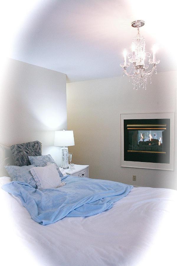 The Cheshire Cat Bed And Breakfast Elora Exterior photo